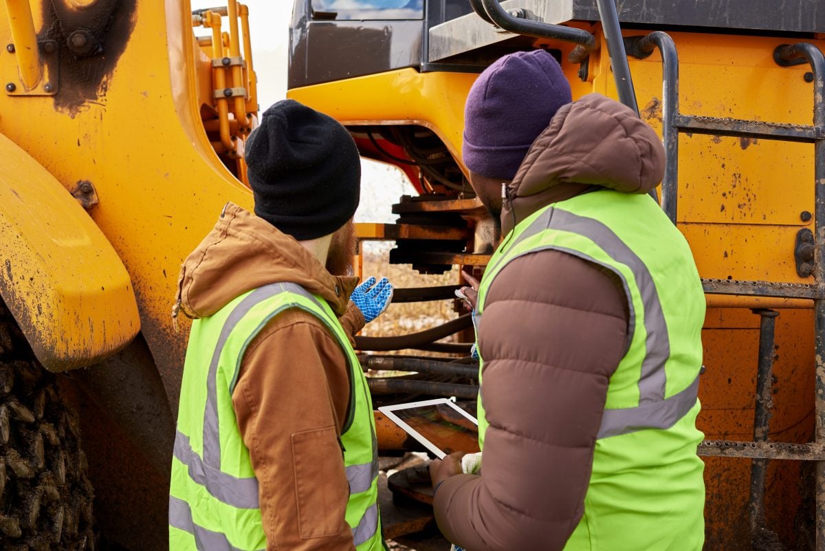 mechanics-inspecting-truck-outdoors-P86SUJ7-1200x801