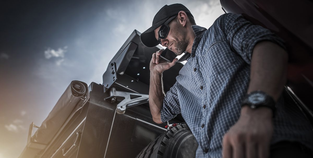 trucker-driver-holding-phone-1200x606 (1)